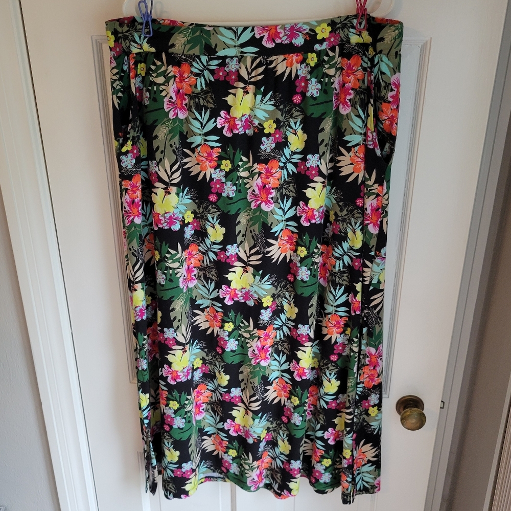 Black and Tropical Floral Skirt W/ Pockets - Terra & Sky - XL